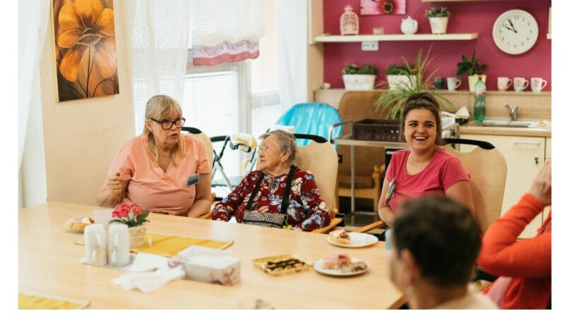 【最新版】有料老人ホーム看護師の仕事内容は？給料・医療行為・向いている人・体験談まで徹底解説 